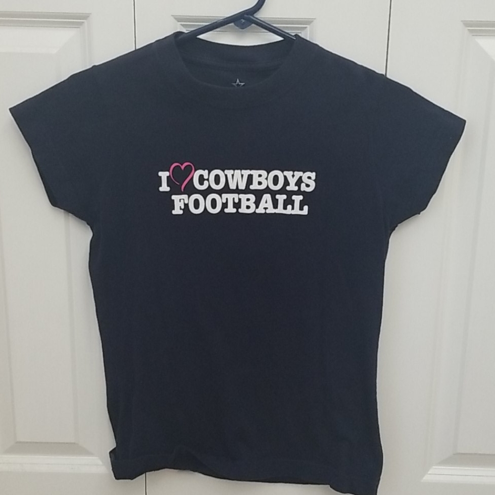 Dallas Cowboys t-shirt.